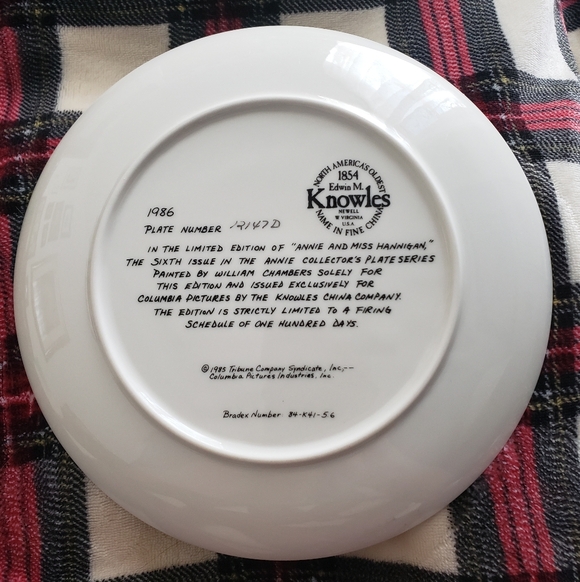 Annie 1986 Miss Hannigan Edwin Knowles China Plate - Picture 2 of 2